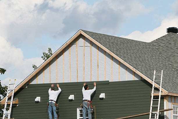 Professional Siding technician working in Economy, IN